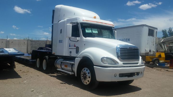 TRACTOCAMION FREIGHTLINER CL120 Grúas Keila